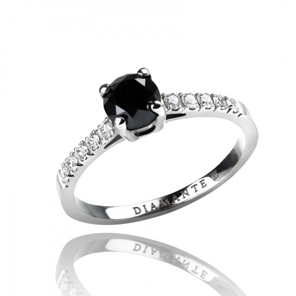 Žiedas su juoduoju ir baltais deimantais
